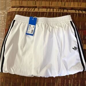 NWT adidas White Bubble WNV skort with Black Stripes